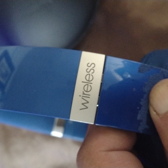 Beats Studio Blue Headphones with Case - Picture 3 of 3